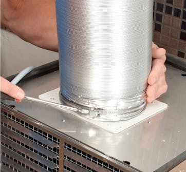 Ventilator med ekstern motor: Monter fleksirøret på motoren Ventilator med ekstern motor: Monter fleksirøret på motoren